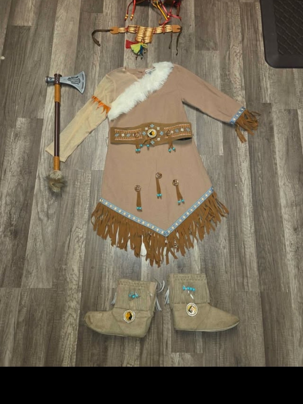 Disney Parks authentic Pocahontas costume set w/accessories. Size small child